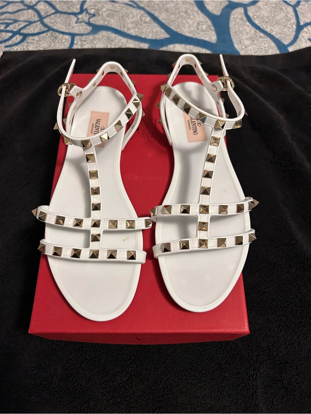 Valentino Garavani White Leather Rockstud T-Strap Flat Sandals